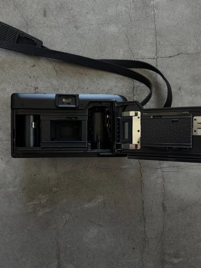 Leica AF-C1 Film Point and Shoot – clinty