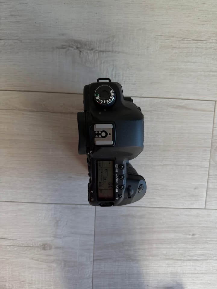 Canon 5D Mark II , Bg-E6 grip low actuations